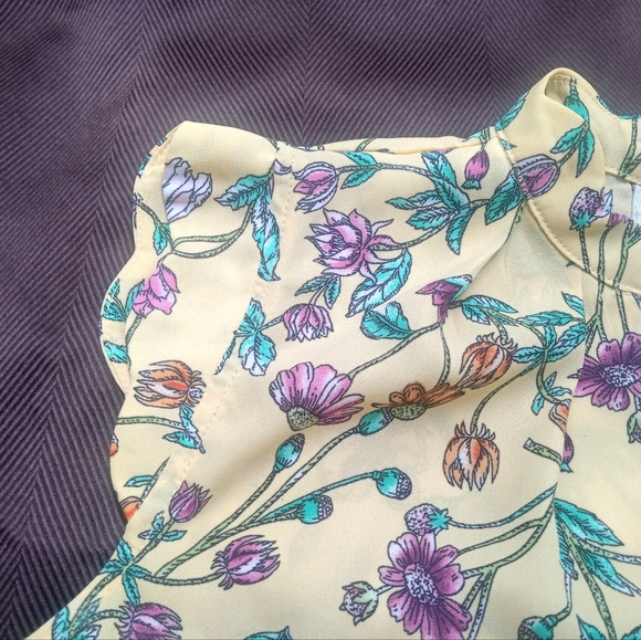 Monteau Feminine Yellow Floral Short Sleeve Blouse Top Size Small - Picture 4 of 8